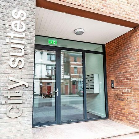 Luxury 1 Bed Apartment In City Centre With Parking Честер Экстерьер фото