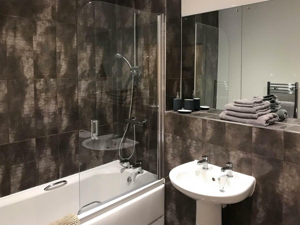 Luxury 1 Bed Apartment In City Centre With Parking Честер Экстерьер фото