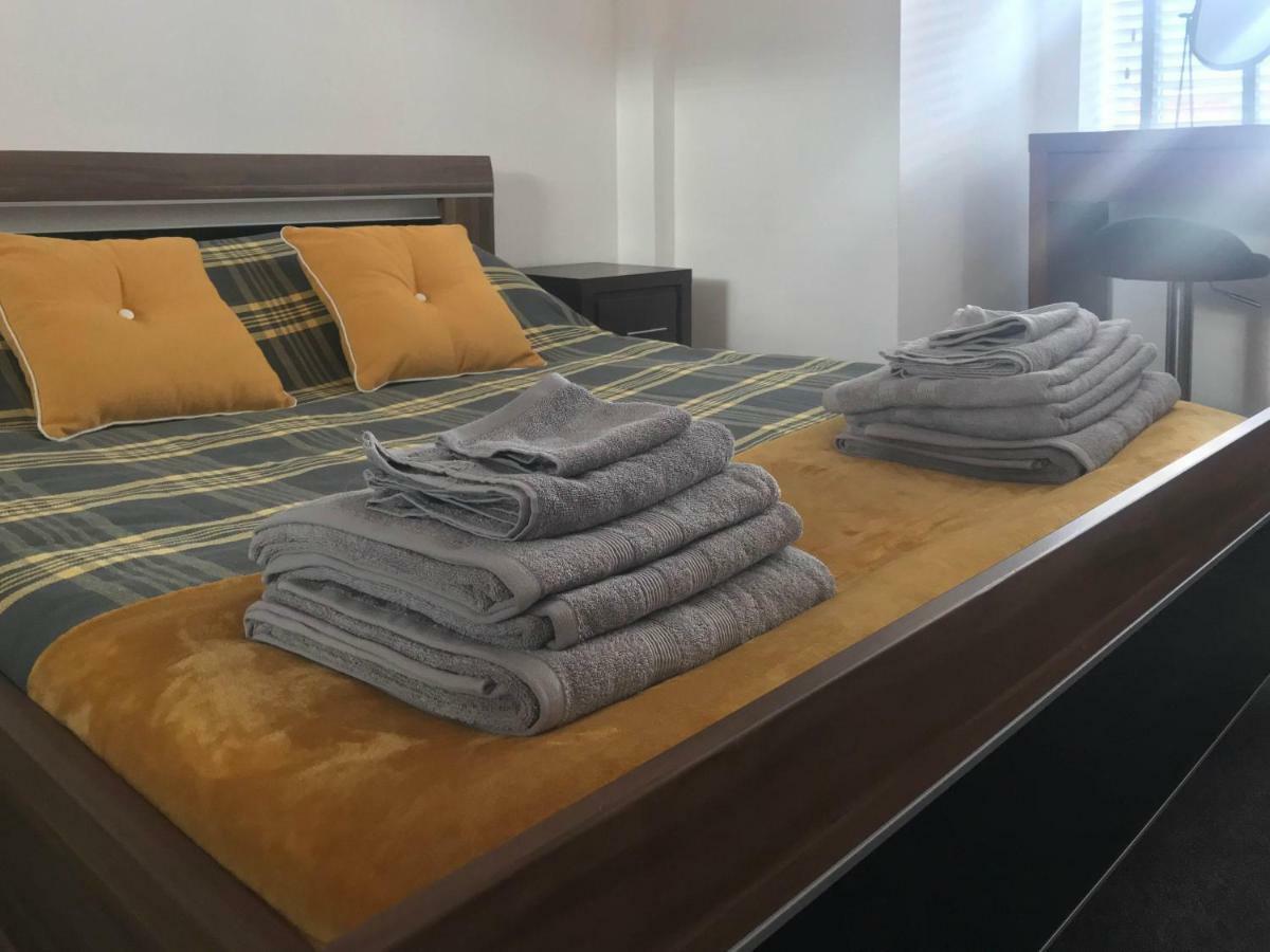 Luxury 1 Bed Apartment In City Centre With Parking Честер Экстерьер фото