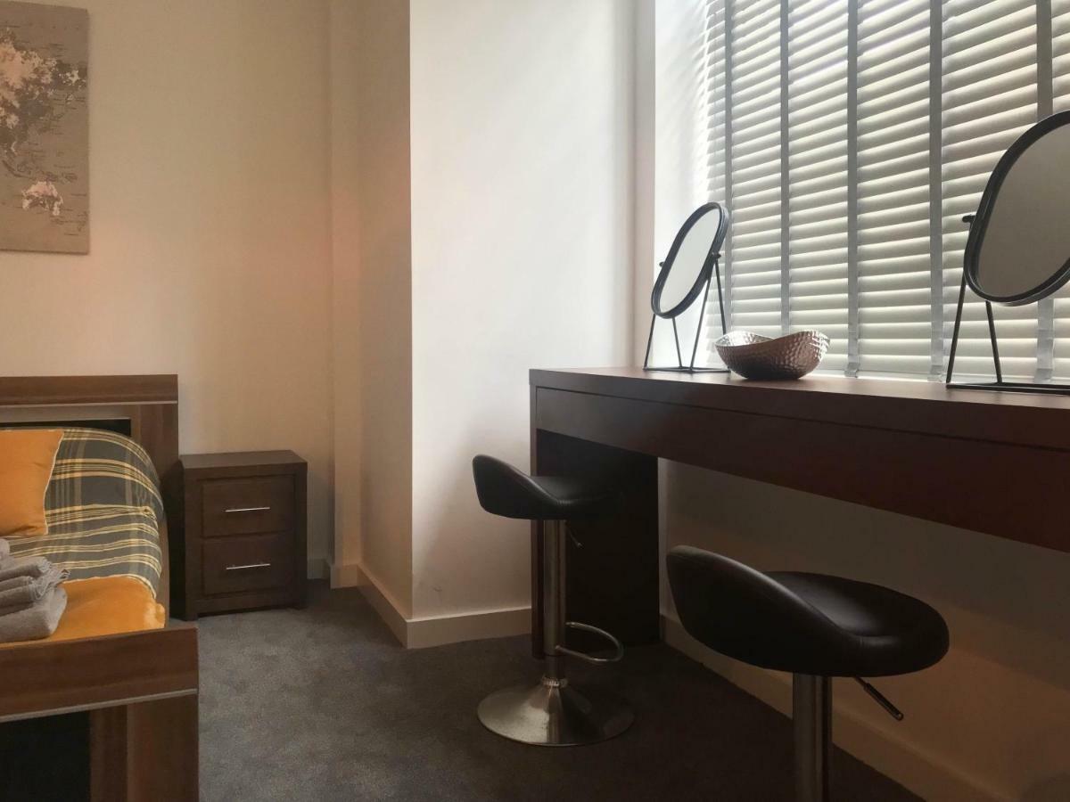 Luxury 1 Bed Apartment In City Centre With Parking Честер Экстерьер фото