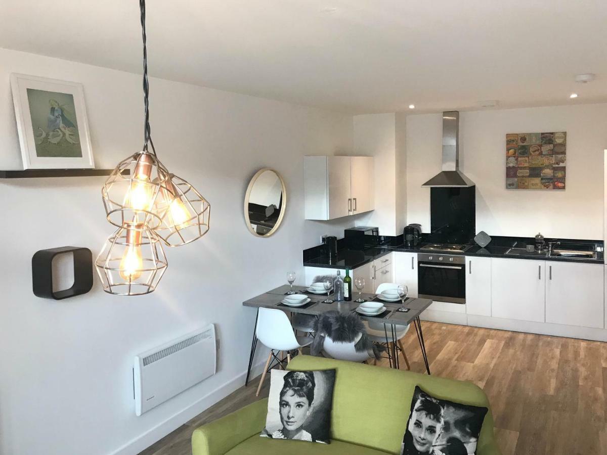 Luxury 1 Bed Apartment In City Centre With Parking Честер Экстерьер фото