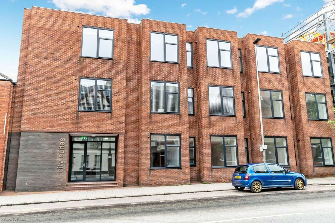 Luxury 1 Bed Apartment In City Centre With Parking Честер Экстерьер фото
