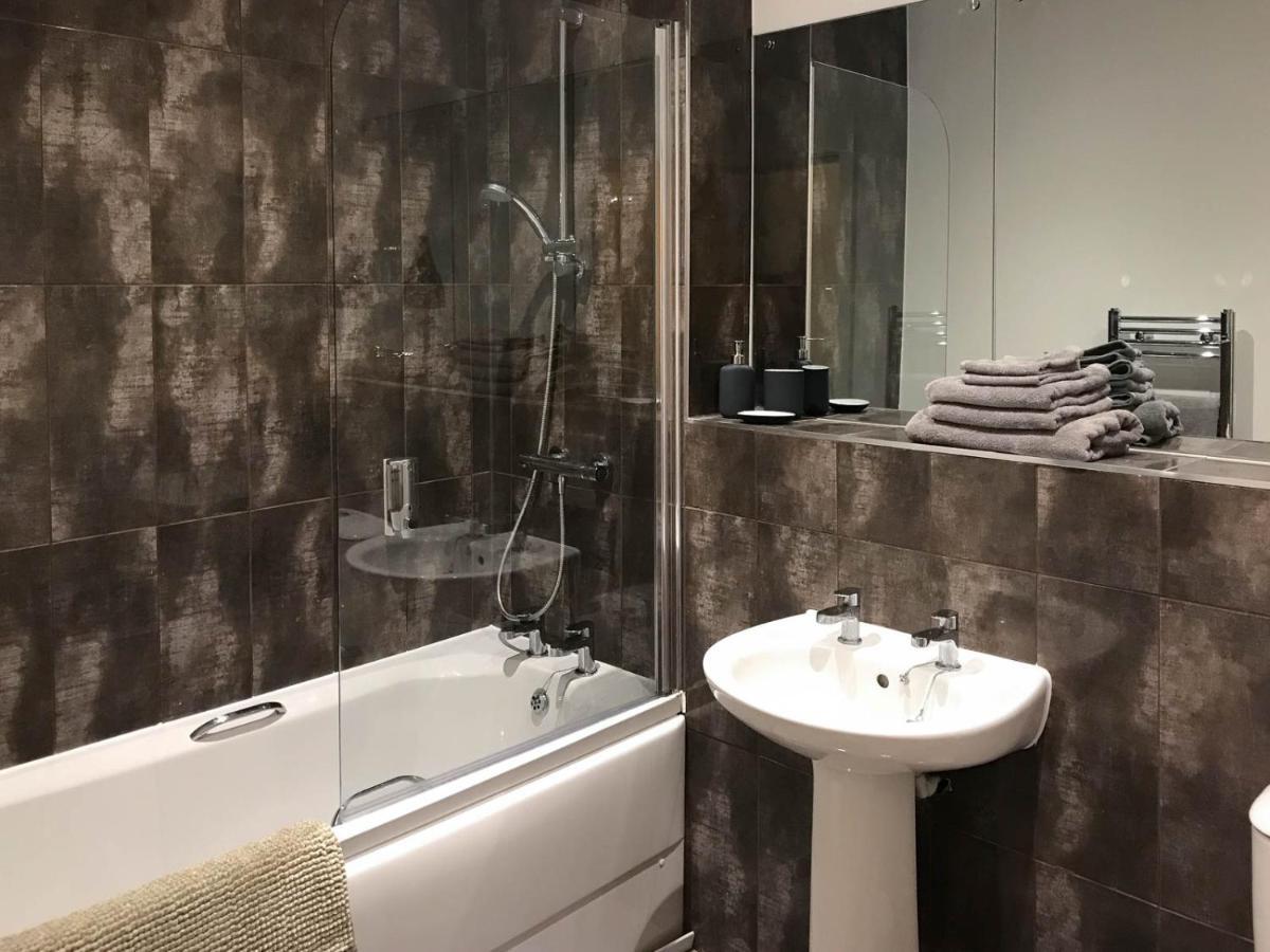Luxury 1 Bed Apartment In City Centre With Parking Честер Экстерьер фото